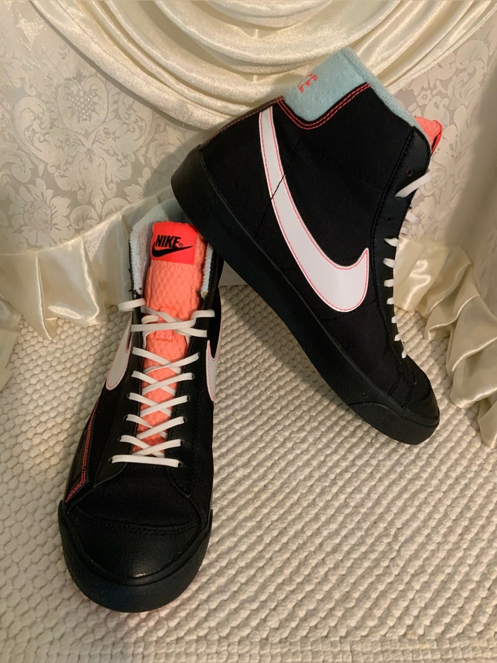 NIKE - Picture 2 of 9